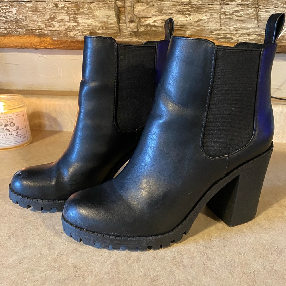 Women’s Size 8 Booties